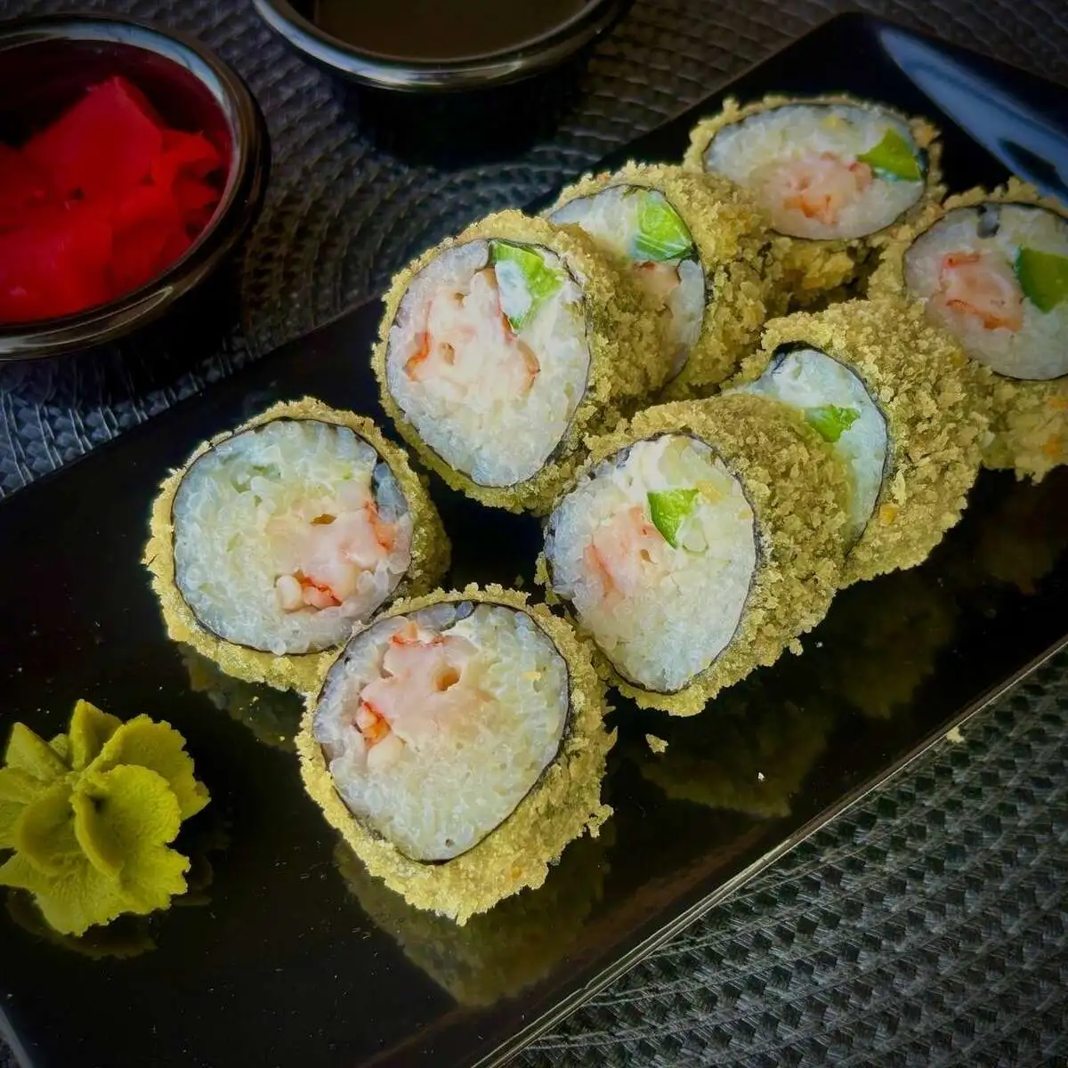 Горячий ролл с креветкой/Hot roll with shrimp