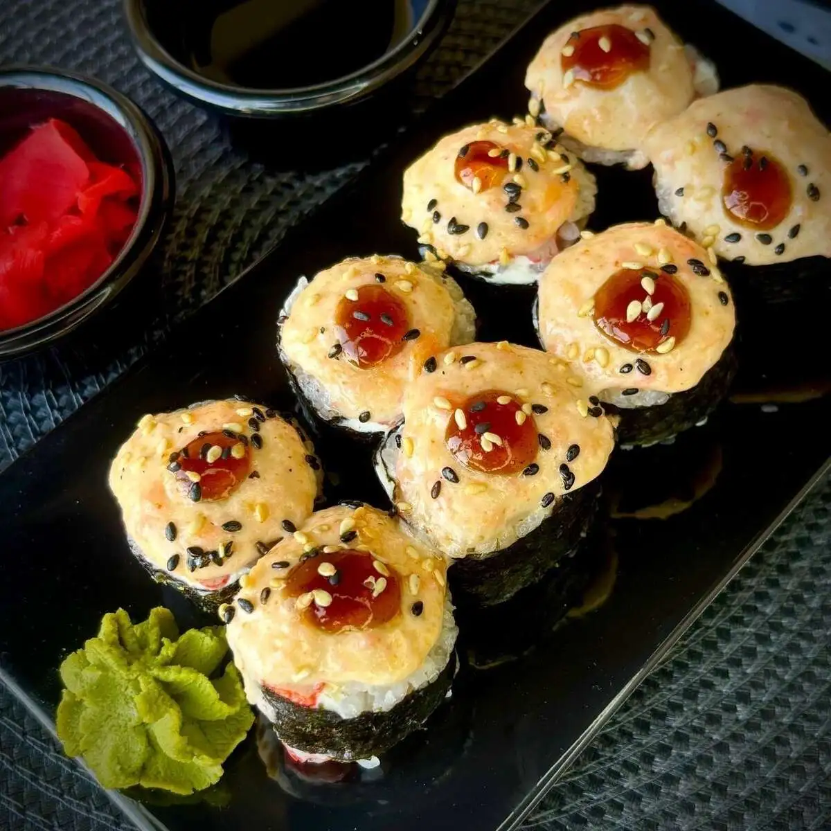 Запеченный  ролл с креветкой и крабом/Baked roll with shrimp and crab