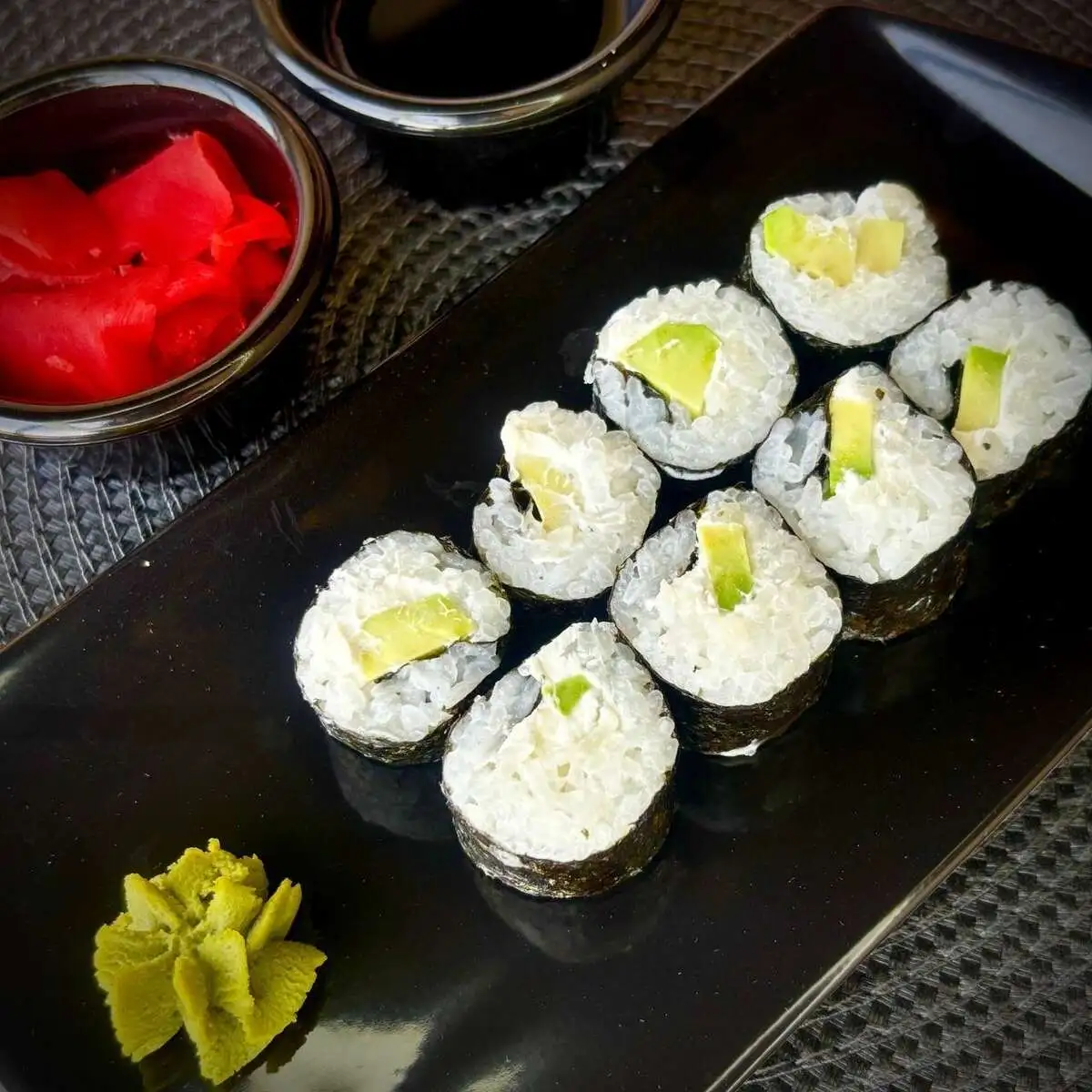Мини Роллы с авокадо/Mini Rolls with Avocado
