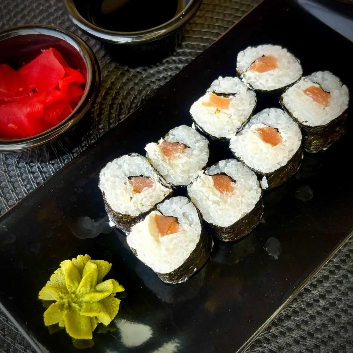 Мини Роллы с лососем/Mini Rolls with Salmon