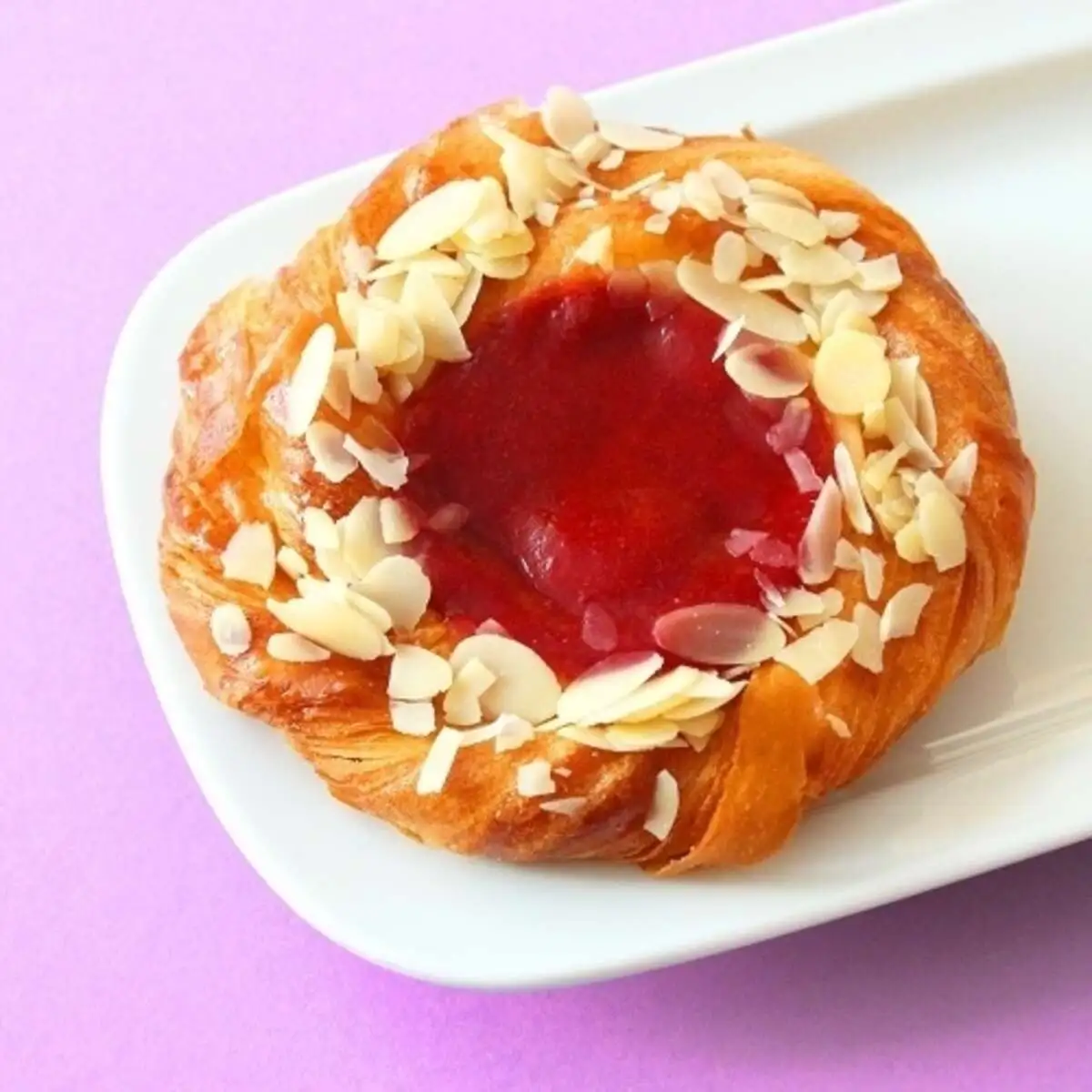 Вензель  с клубникой