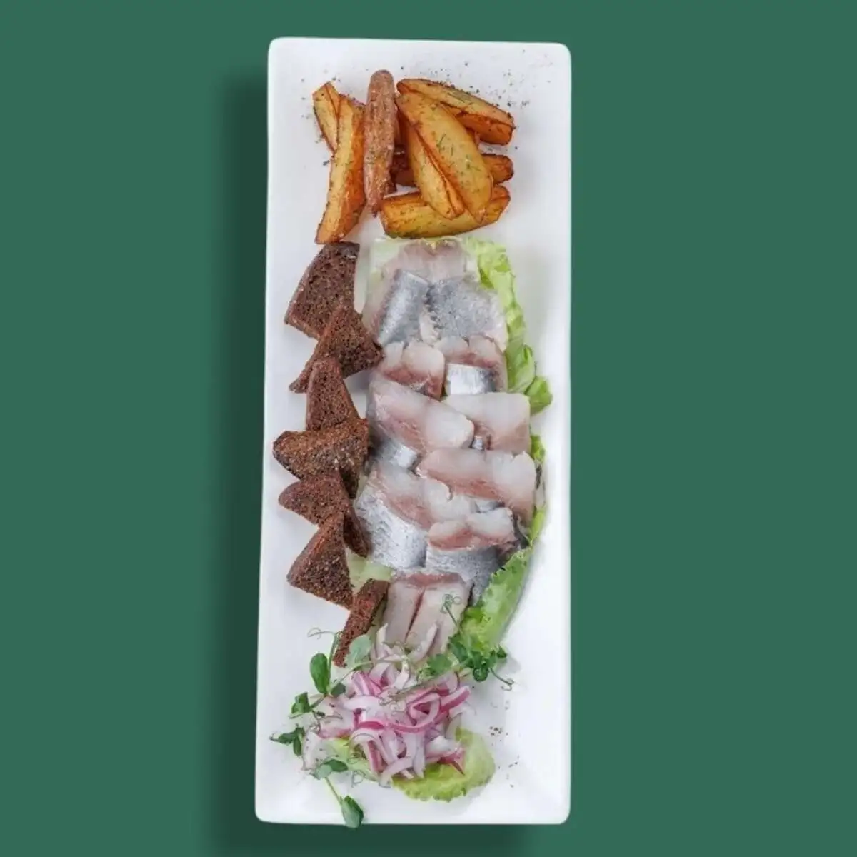 Сельдь с картофелем, луком и гренками