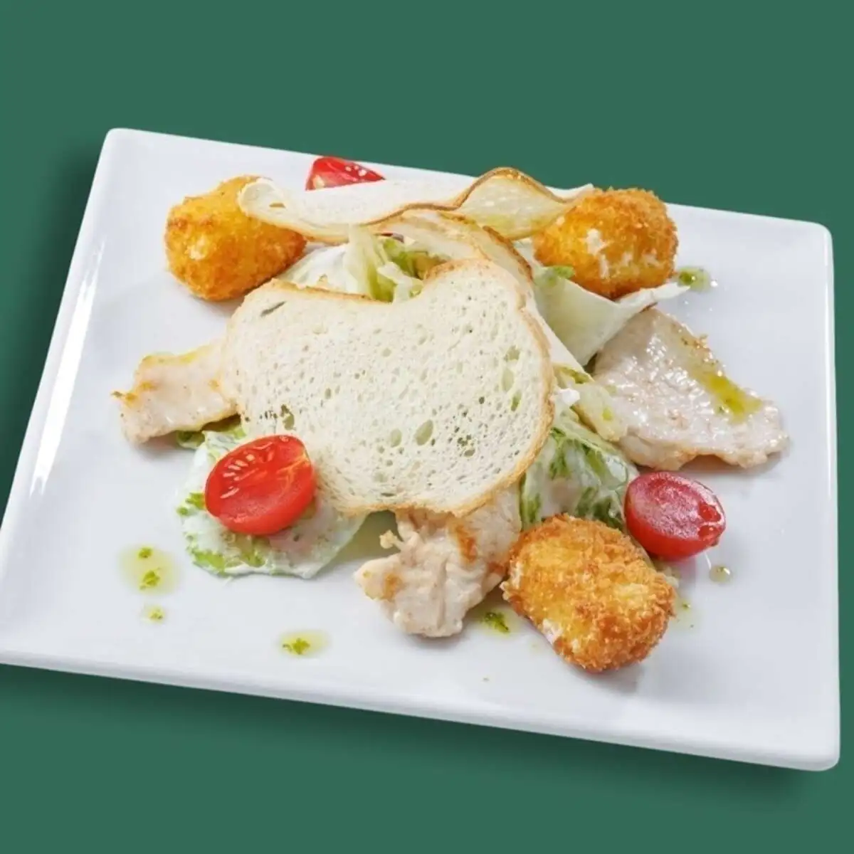 Салат Цезарь с курицей и жареным сыром