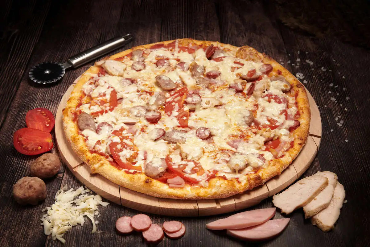 Пицца Мясное ассорти на тонком тесте большая