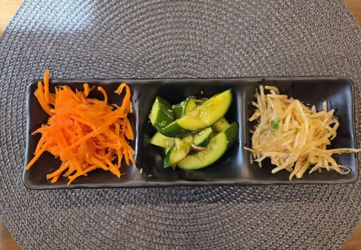 Стартеры (морковь, редис, огурцы)150 гр/Starters (carrots, radishes, cucumb