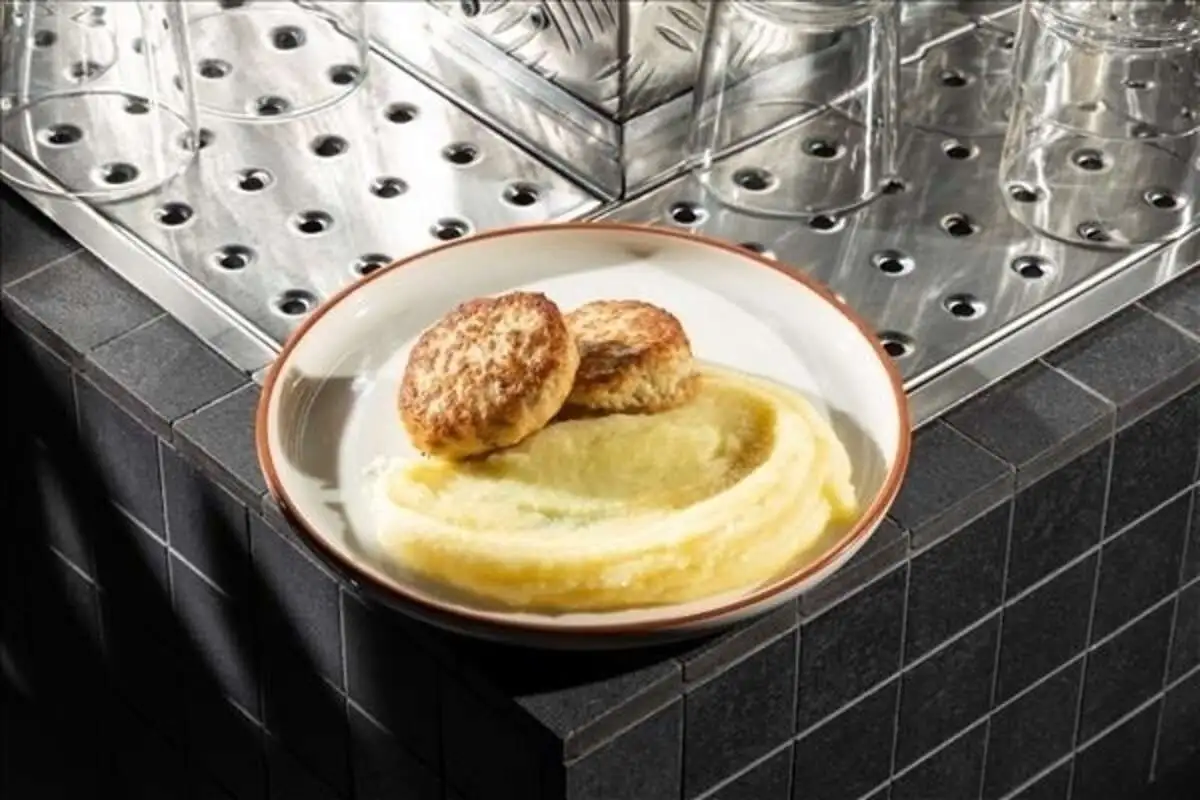 Куриные котлеты, картофельное пюре