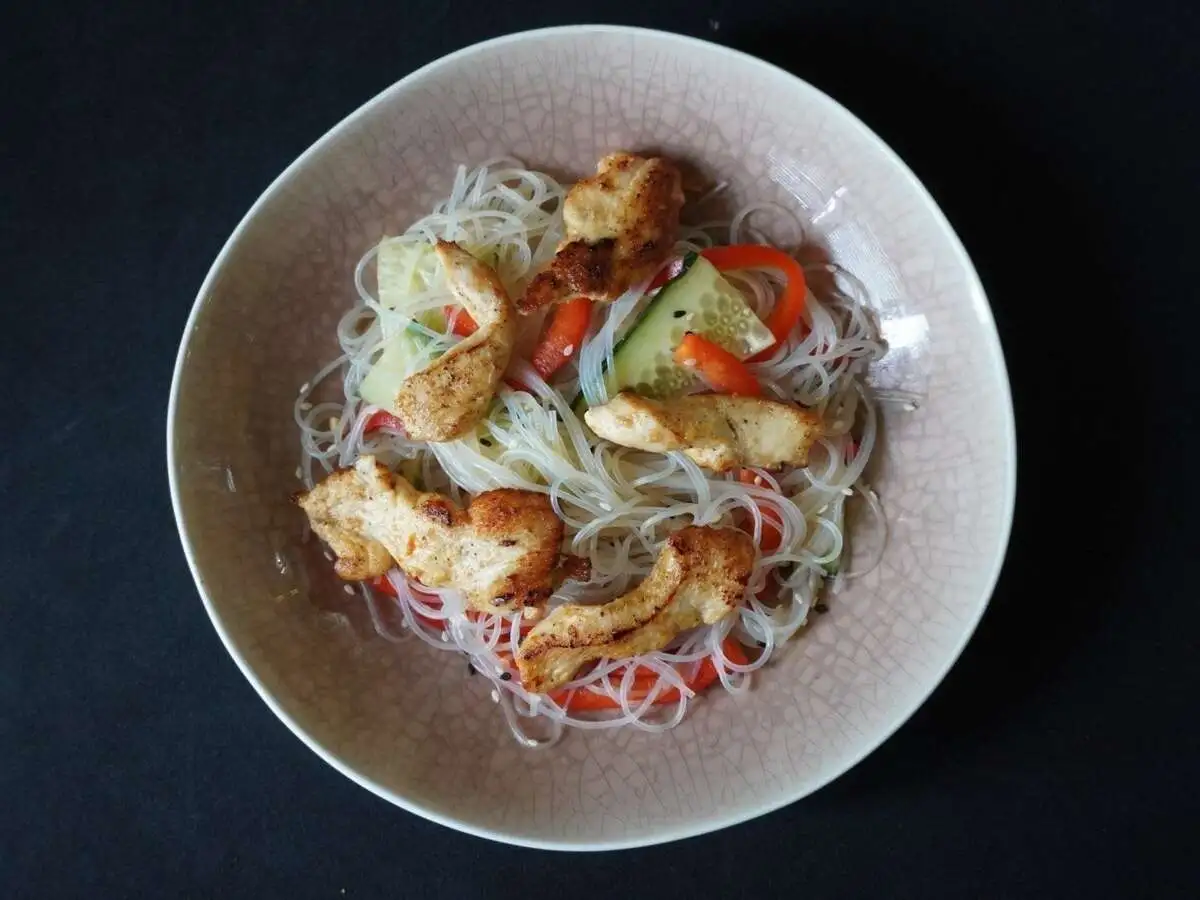Салат Фунчоза с курицей