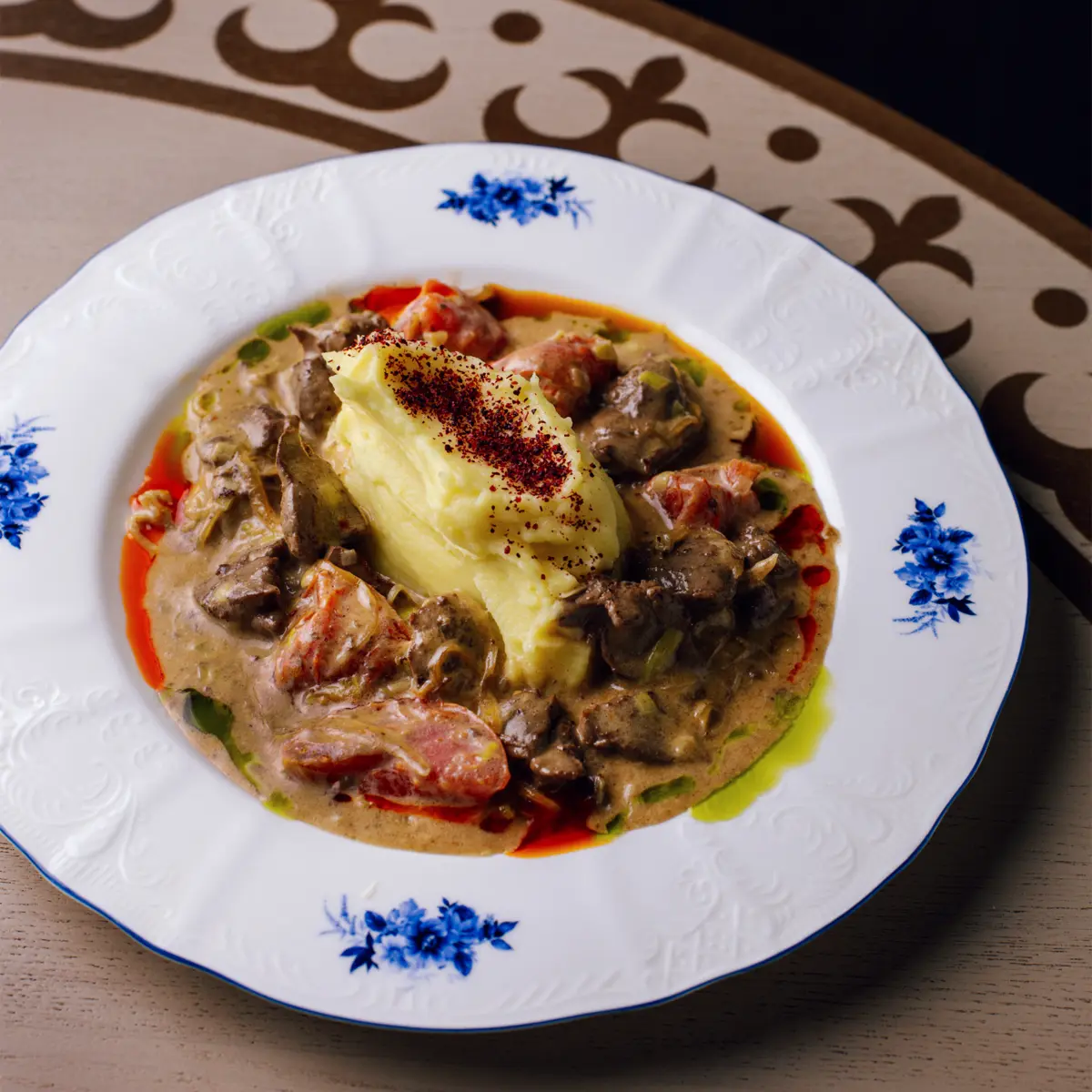 Печень цыпленка с томатами и кремом из картофеля