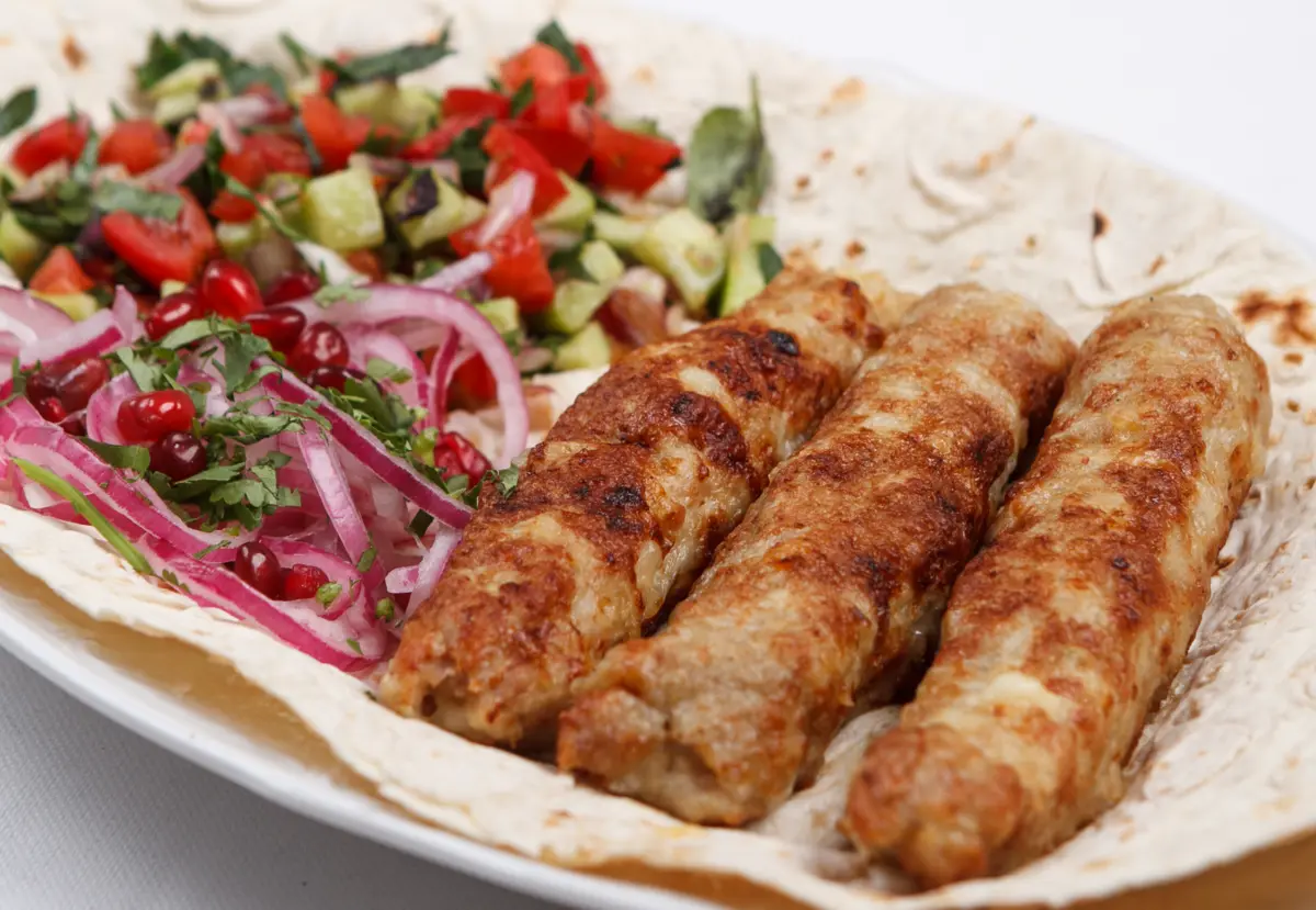 Люля из курицы с сулугуни на тонком лаваше