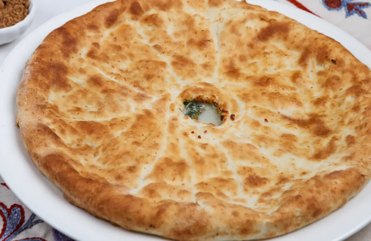 Хачапури с сыром и зеленью