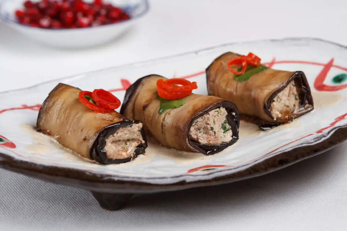 Рулетики из баклажанов с орехами