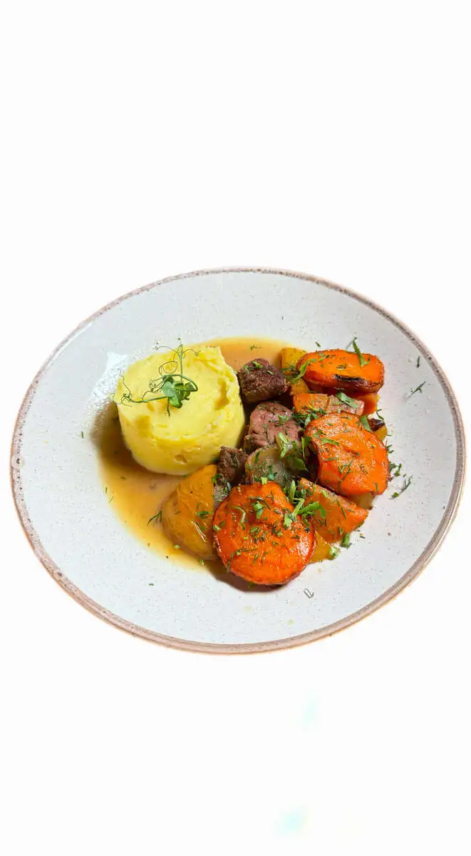 Тушеный барашек с овощами