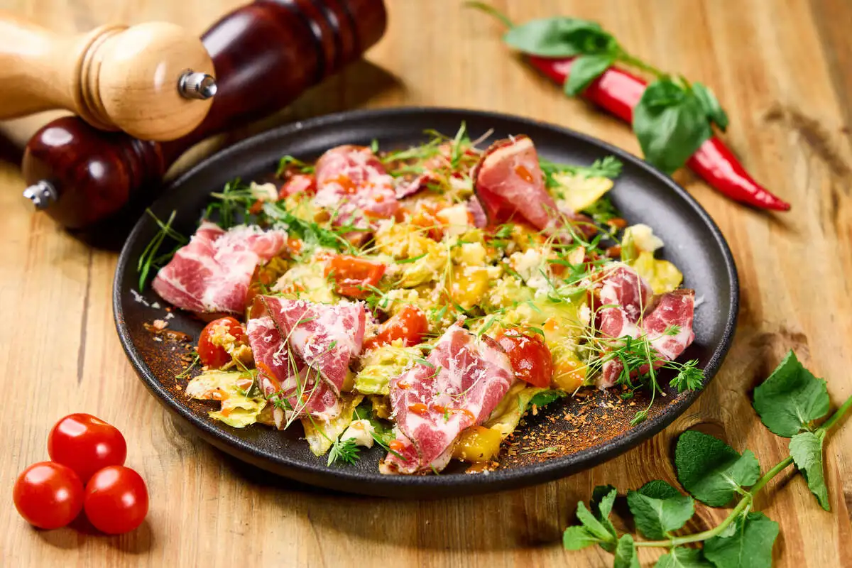 Салат с копой и манго