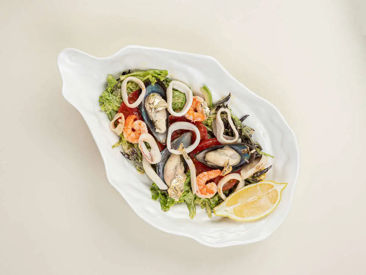 Морепродукты в соусе карри