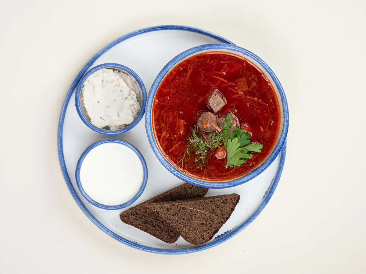 Борщ с говядиной и салом