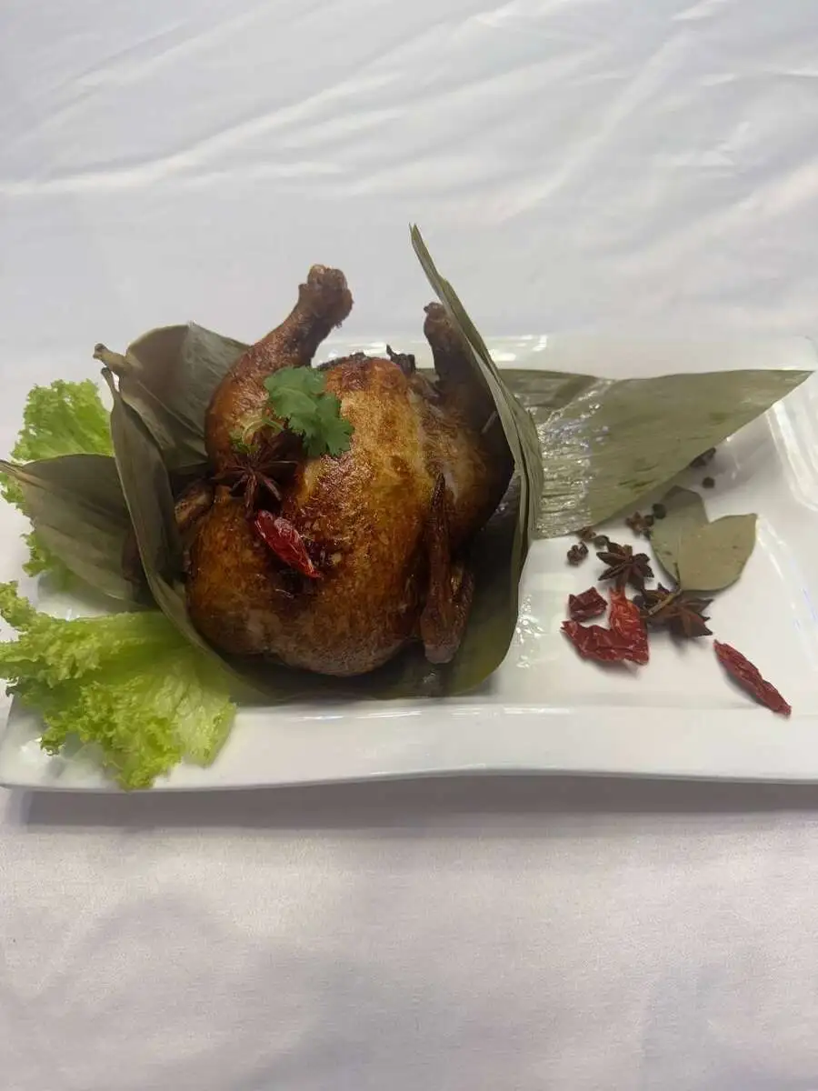 Цыплёнок в листьях бамбука  锡纸粽香鸡