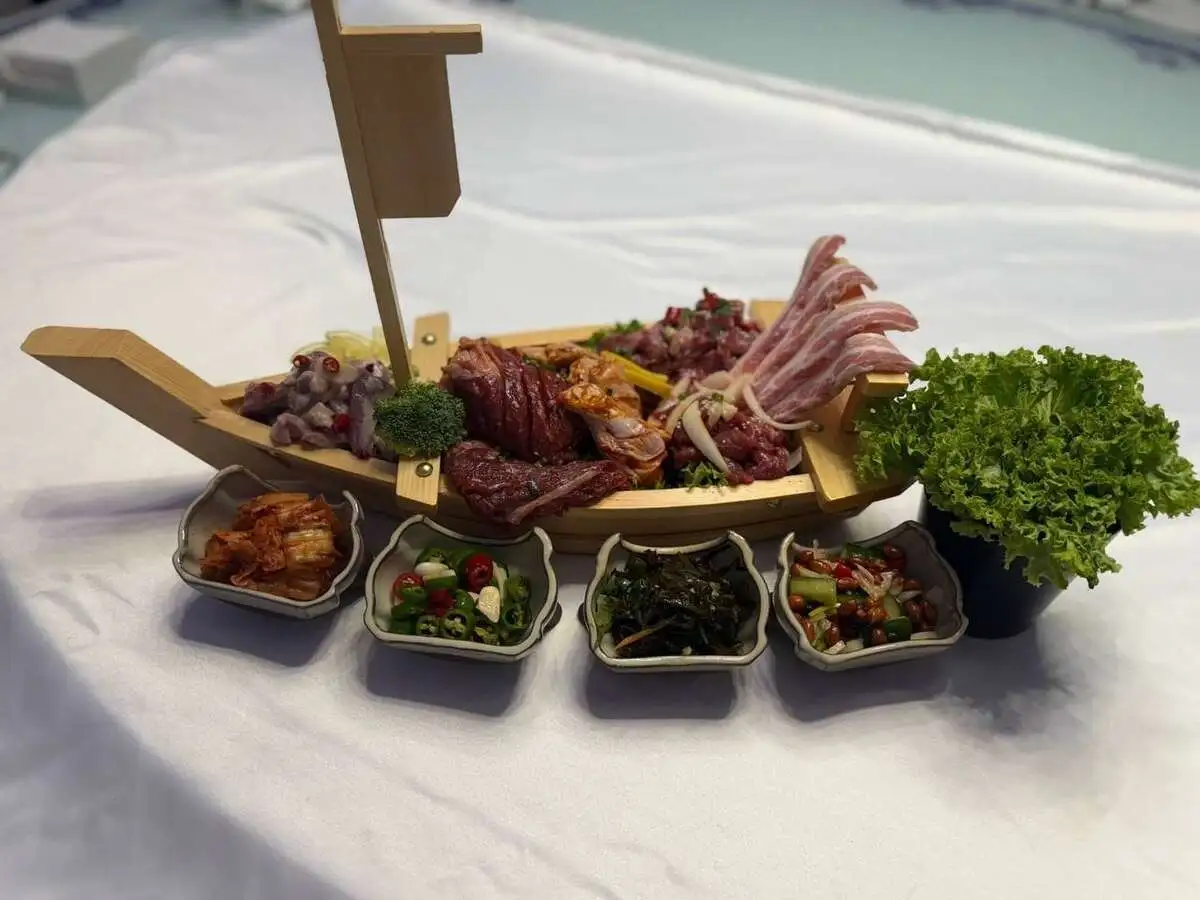 Ассорти "Мясная лодка"   套餐烤肉用料明细 