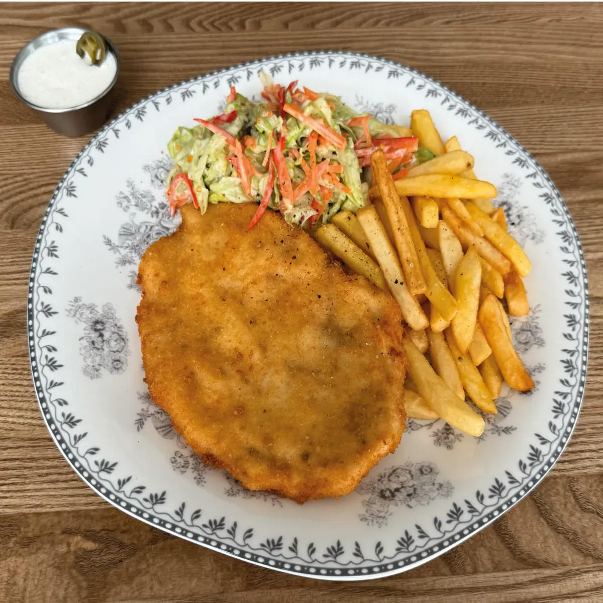 Куриный наггетс, картофель фри, коул слоу, соус "Сливочный халапеньо"