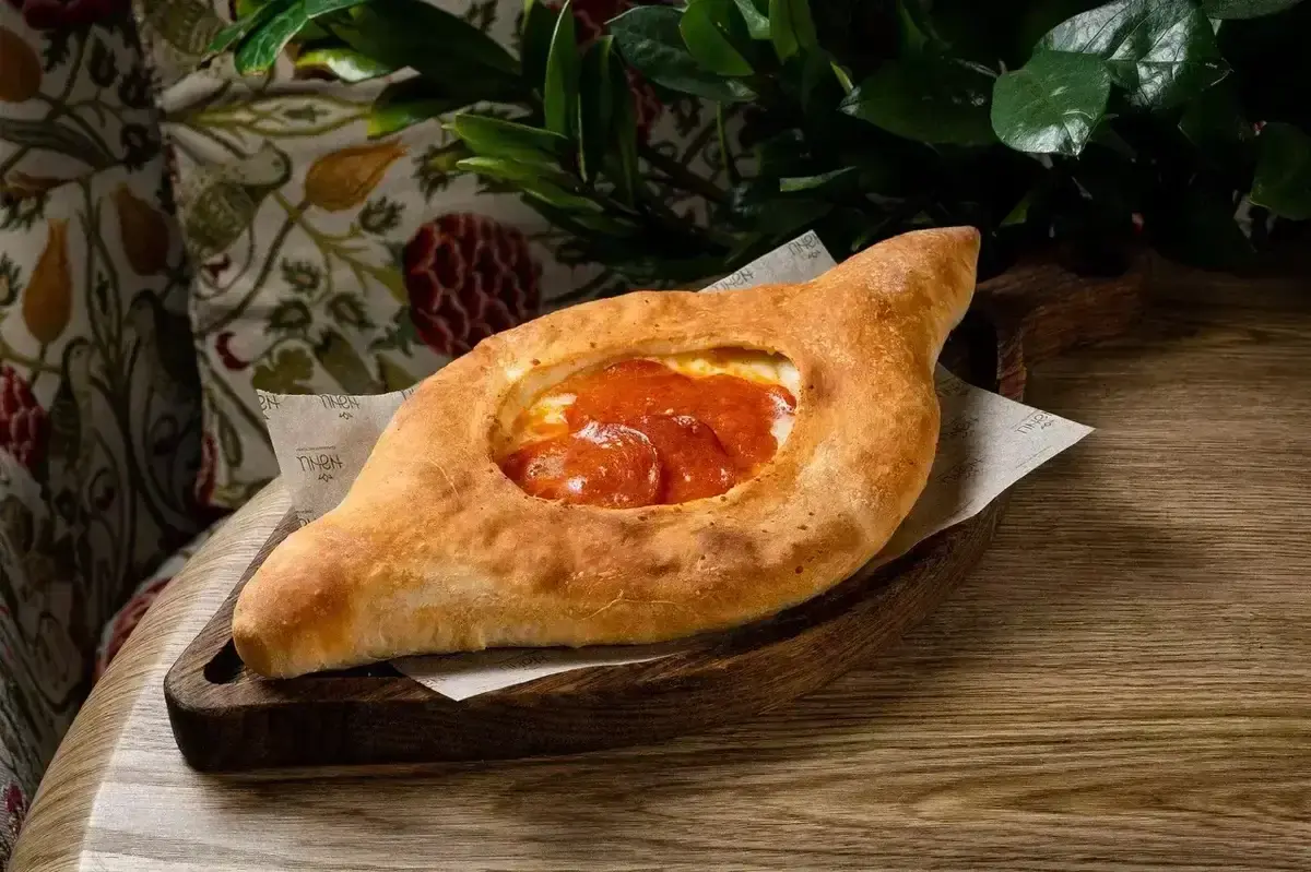 Хачапури по аджарски с пепперони