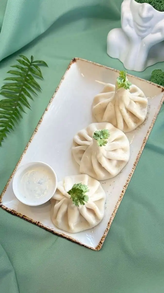 Хинкали с креветкой, томатами и страчателлой, 3шт/280г