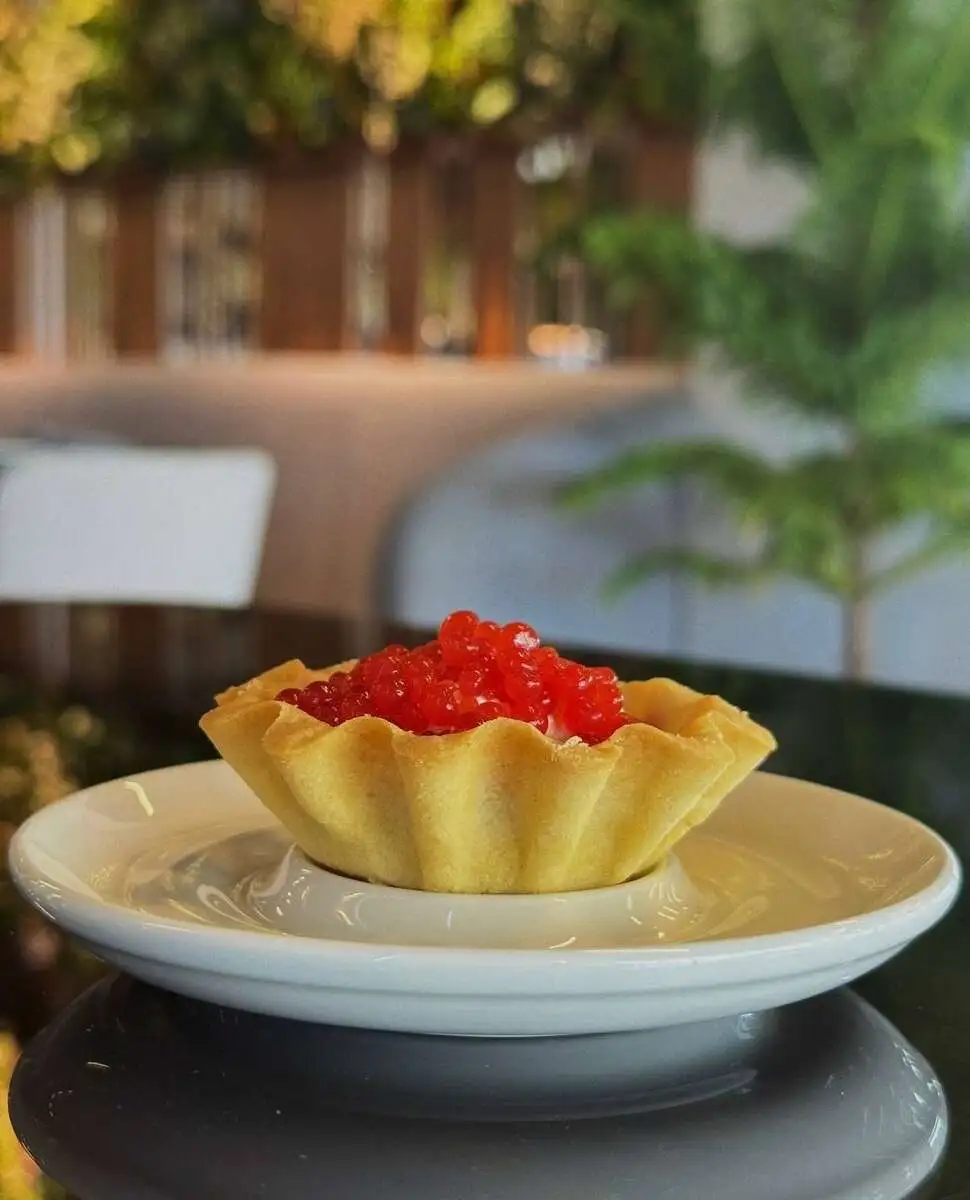 Тарталетка с клубничной икрой /Tartlets with strawberry caviar 