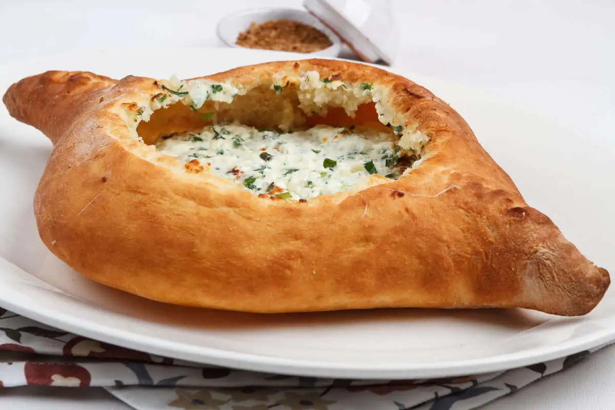 Аджарский с зеленью