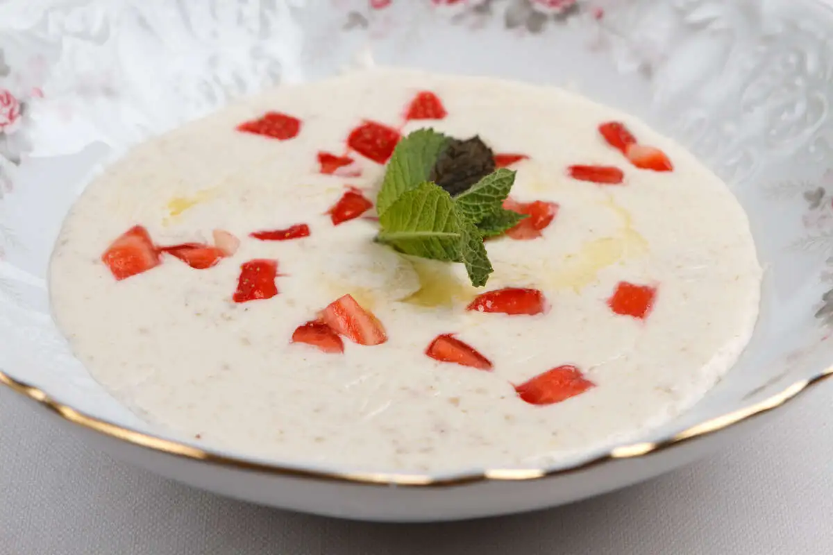 Геркулесовая каша с клубникой