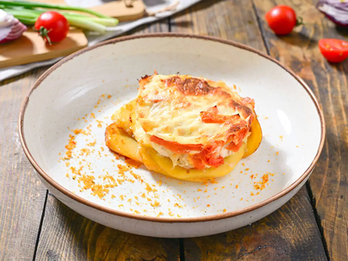 Отбивная из курицы на картофельной подушке