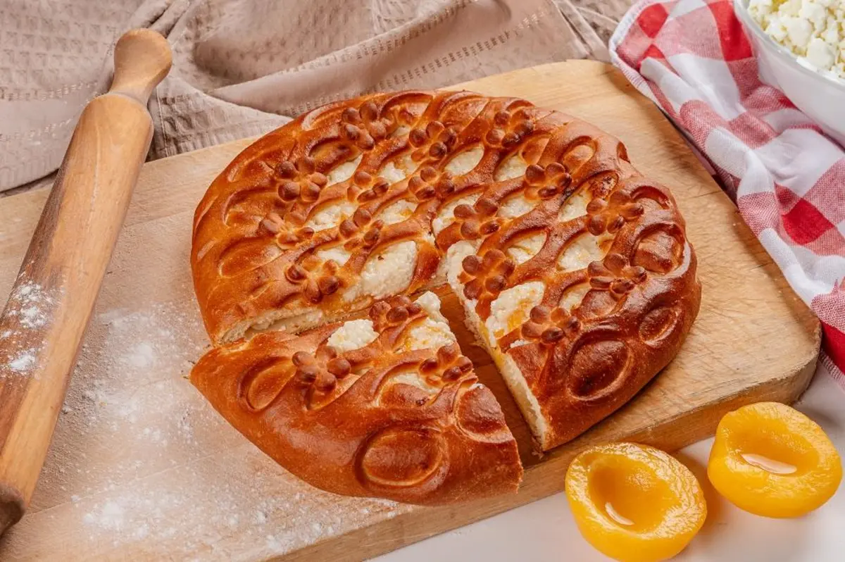 Пирог с творогом и персиками 
