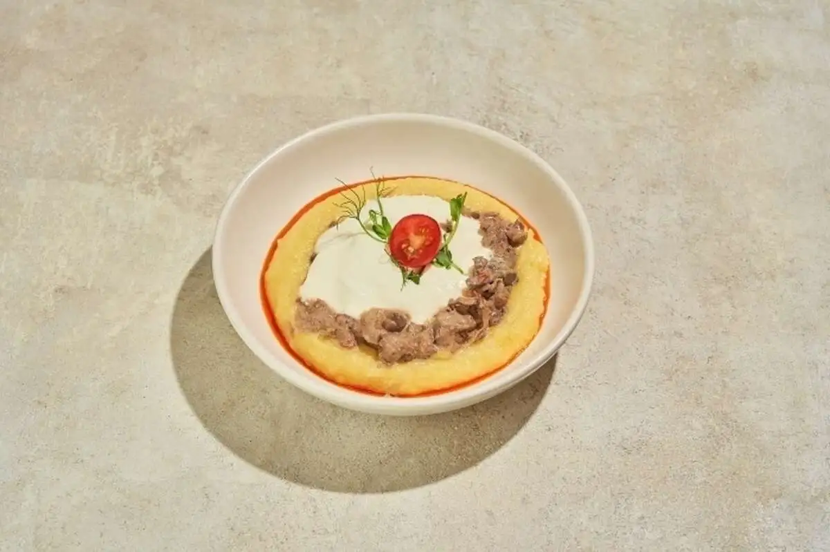Бефстроганов с пюре и муссом из пармезана