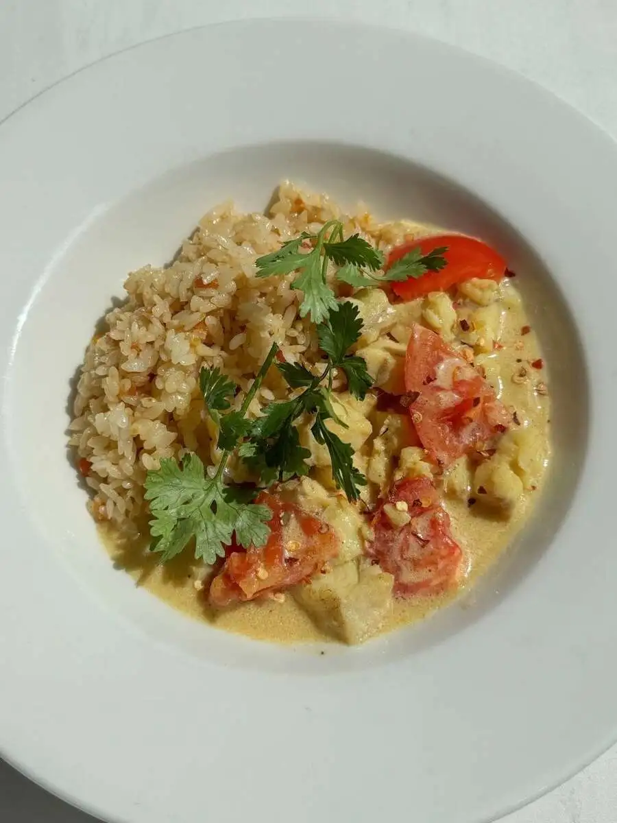 БО Белая рыба в соусе карри с рисом и овощами 250 гр.