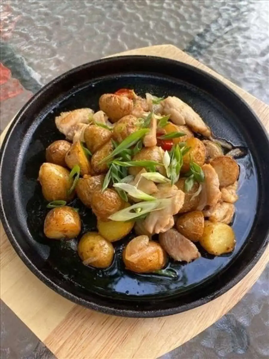 Жареха с курицей и картофелем, 250/50/50 г
