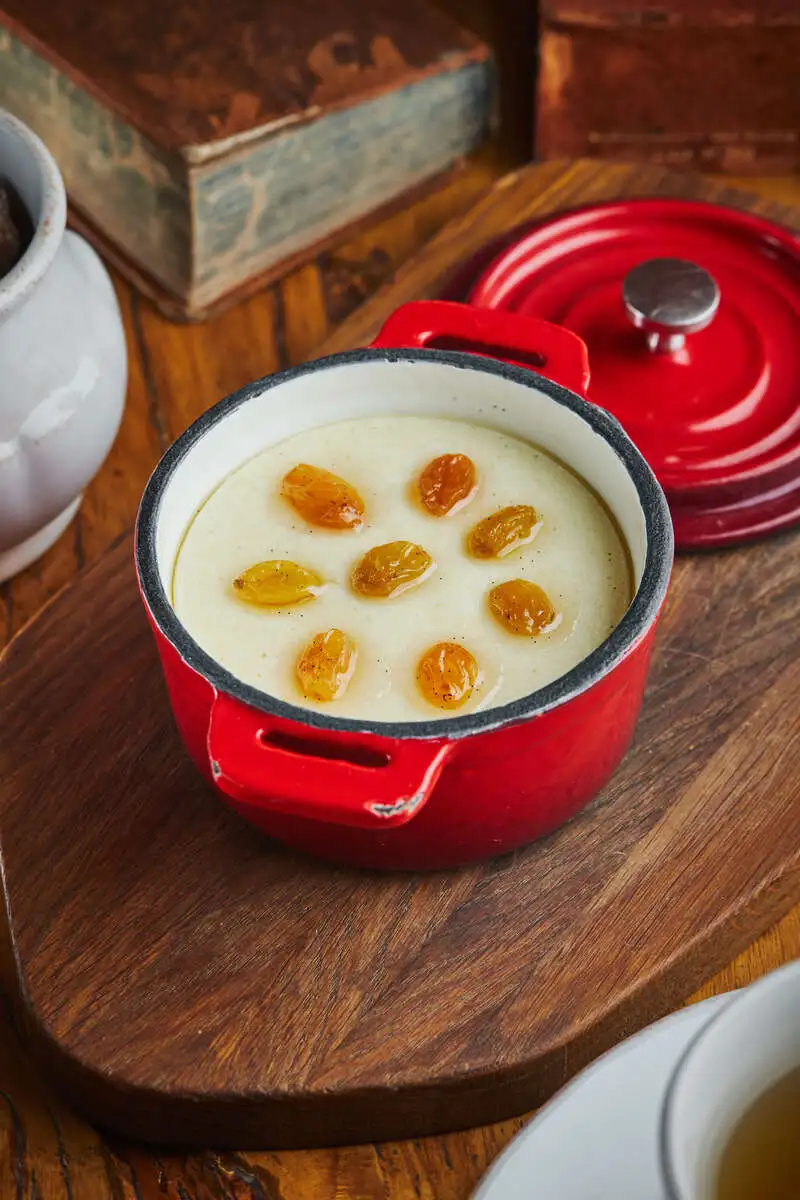 Каша манная с изюмом