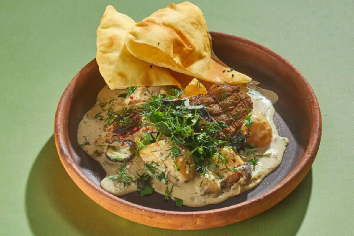 Жаркое с печенью ягненка картофелем и грибами 