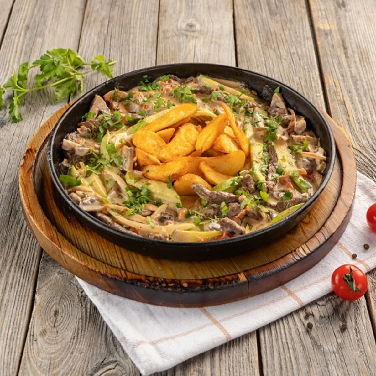 Говядина с картофельными дольками
