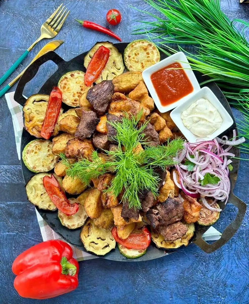 Садж мясной на компанию