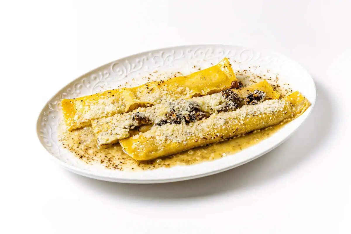 Каннеллони с лесными грибами