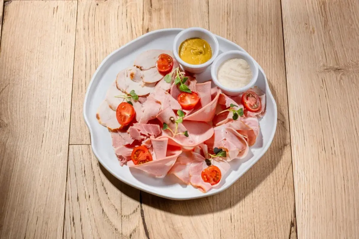 Мясистая тарелка