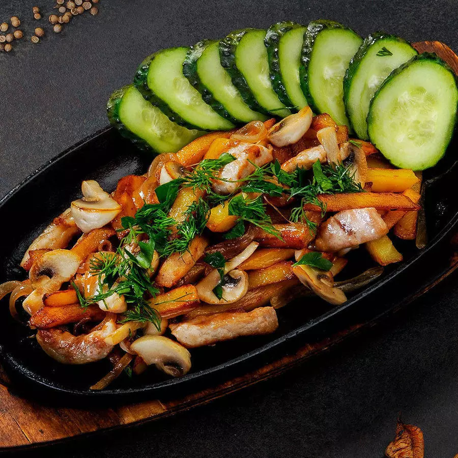 Жареный картофель с грибами 