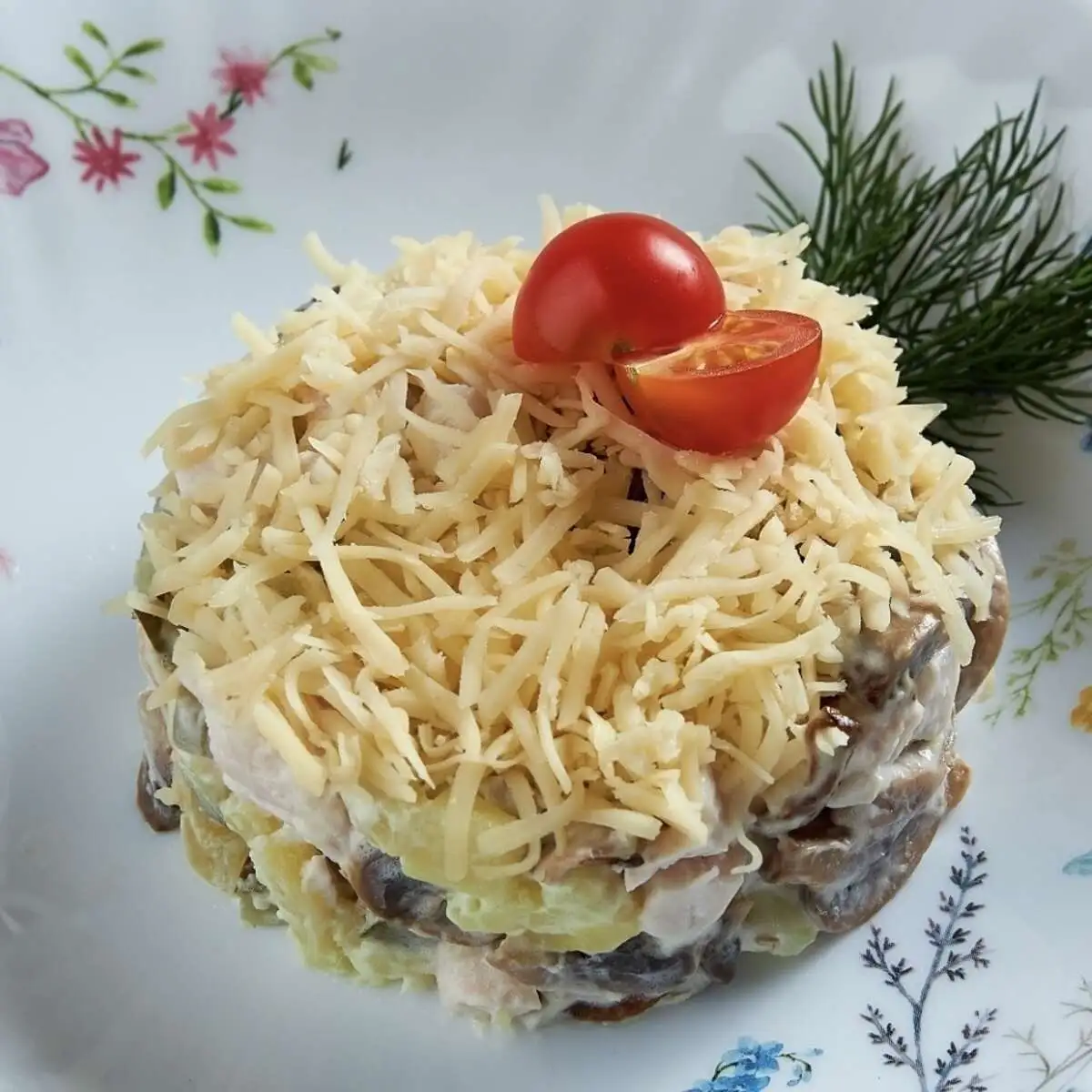 Салат с курицей и грибами