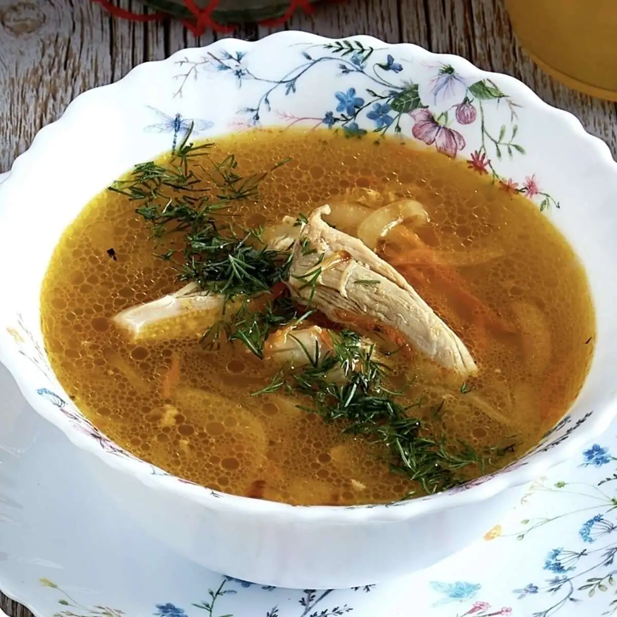 Суп куриный с лапшой