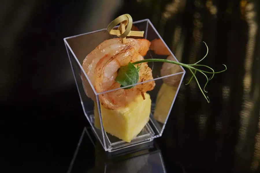 Канапе с ананасом и креветкой (Турандот)