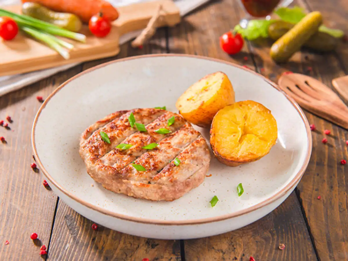 Бифштекс из баранины и курицы