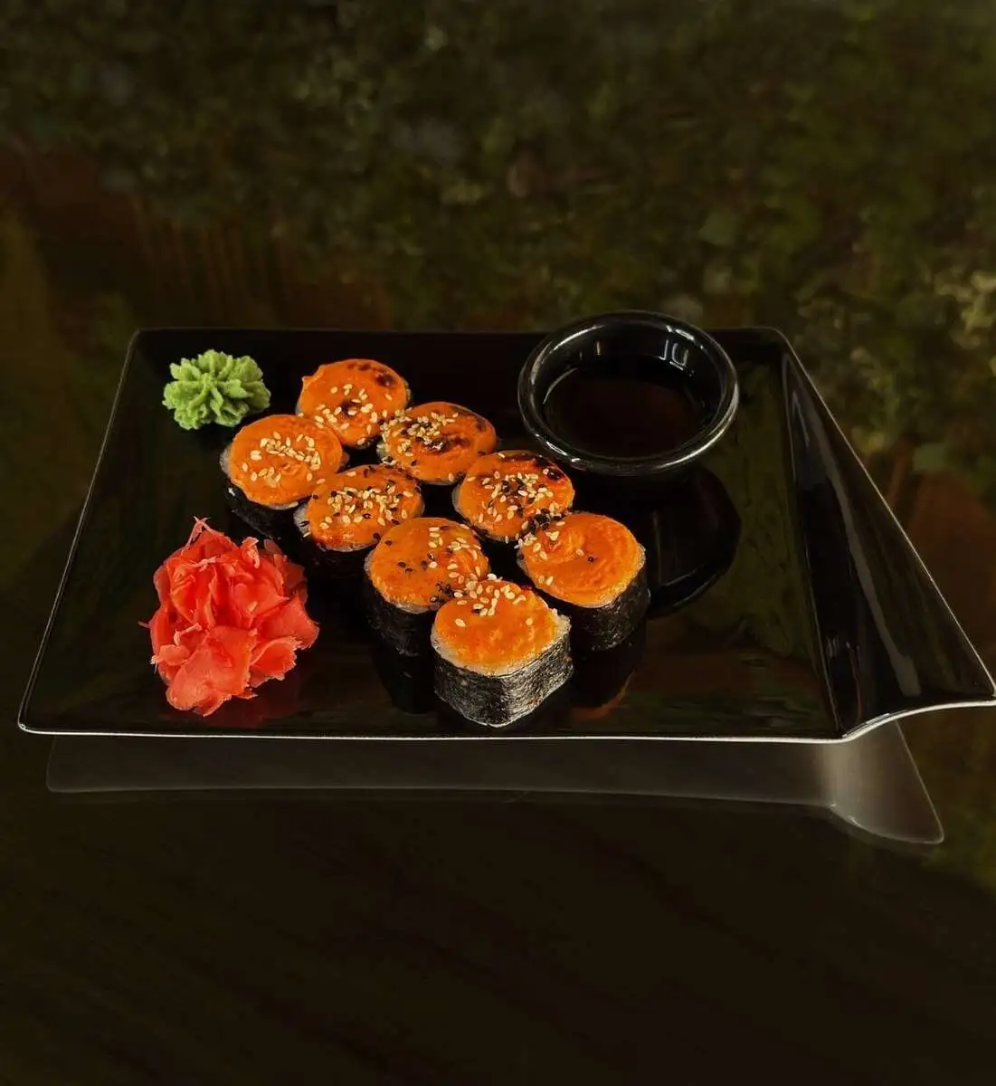 Запеченный ролл с лососем/Baked salmon roll