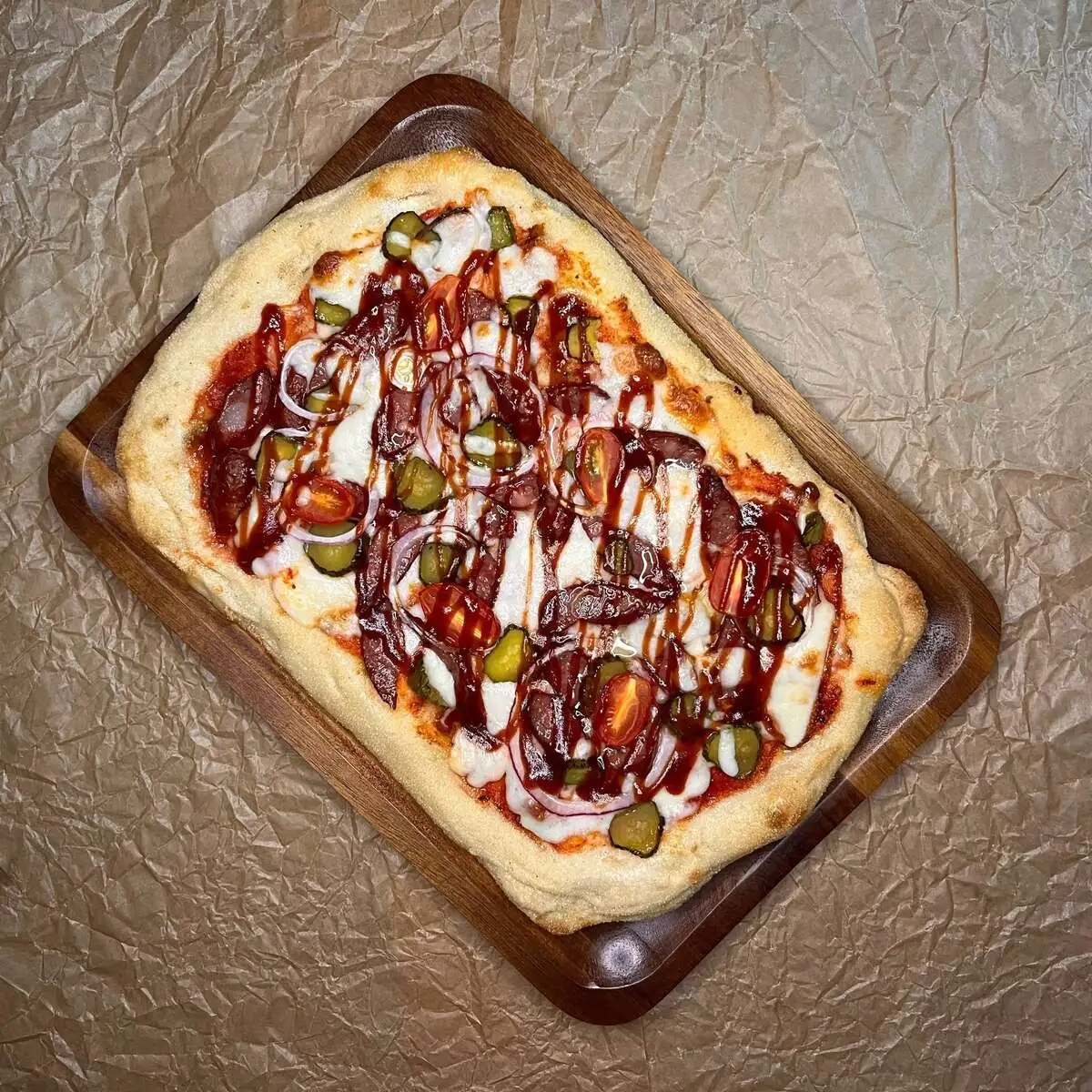Пицца с охотничьими колбасками