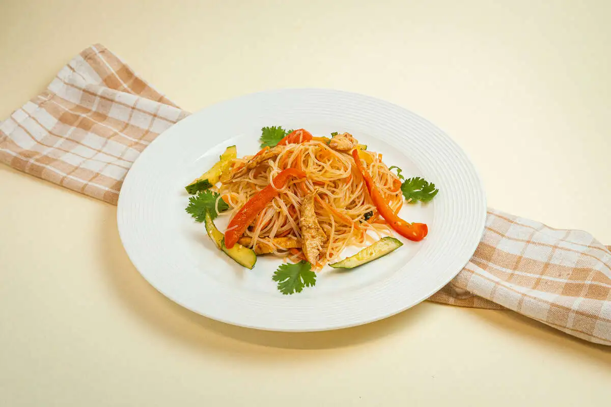 Салат из фрунчозы с курицей 300г