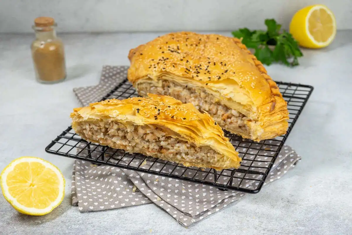 Пирог с рисом и рыбой