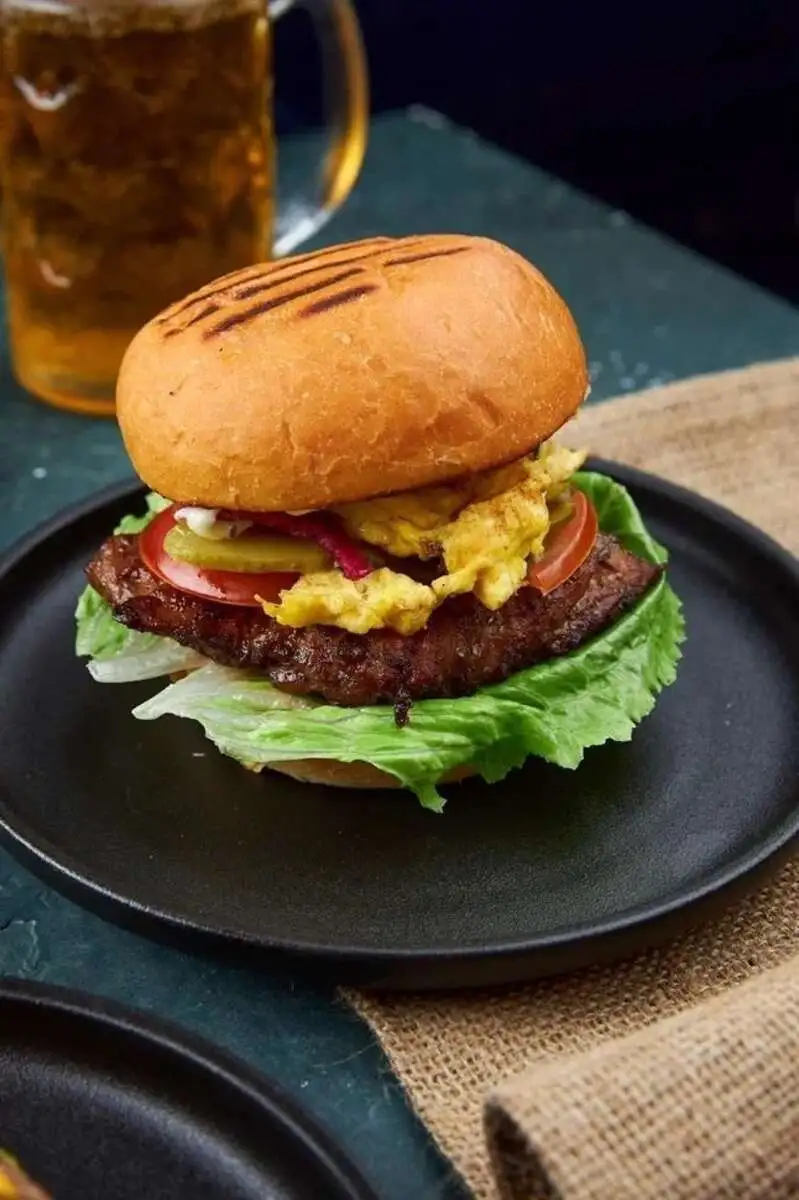 Бургер со стейком из курицы