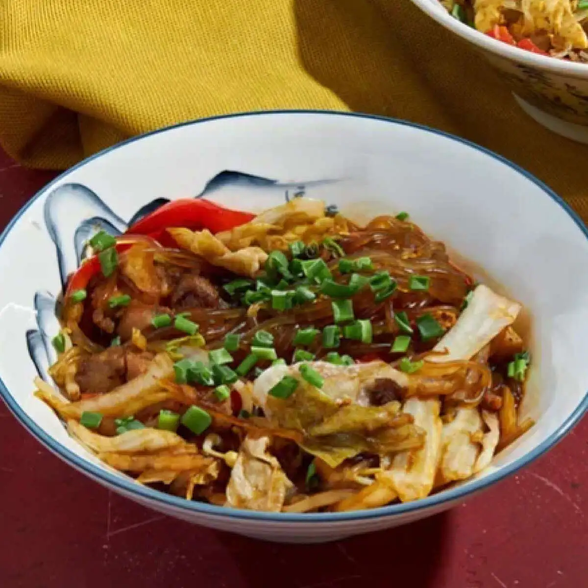 Бататовая лапша с курицей терияки