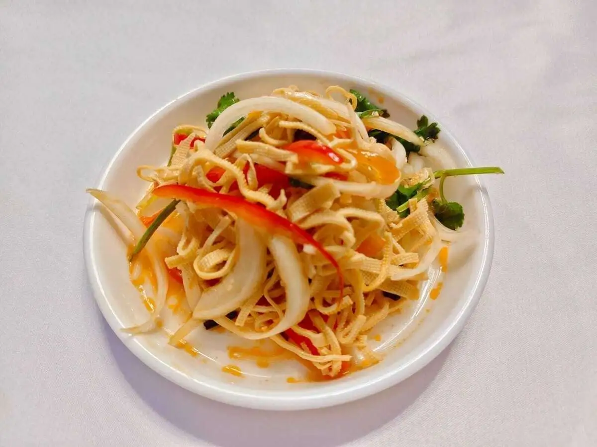 Овощной салат с тофу 凉拌豆腐丝